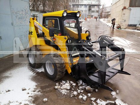Фото: Захват для бревен на мини-погрузчик