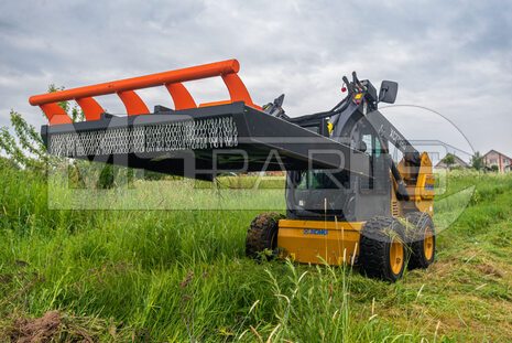 Фото: Газонокосилка на мини-погрузчик