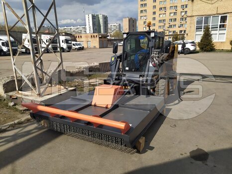 Фото: Газонокосилка на мини-погрузчик