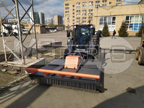 Фото: Газонокосилка на мини-погрузчик