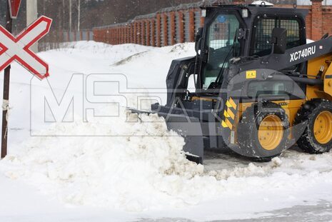 Фото: Мини-погрузчик Мини-погрузчик XCMG XC740RU