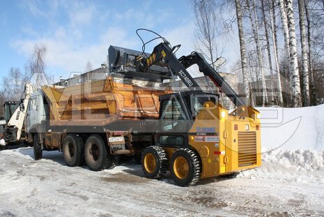 Фото: Мини-погрузчик Мини-погрузчик XCMG XC740RU