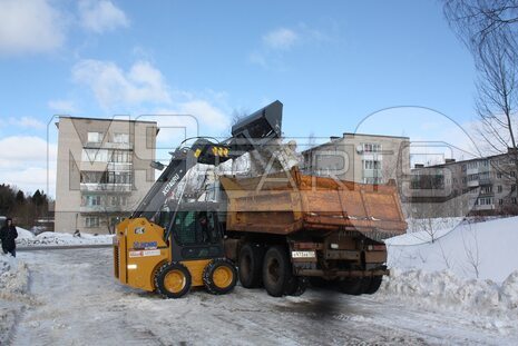 Фото: Мини-погрузчик Мини-погрузчик XCMG XC740RU