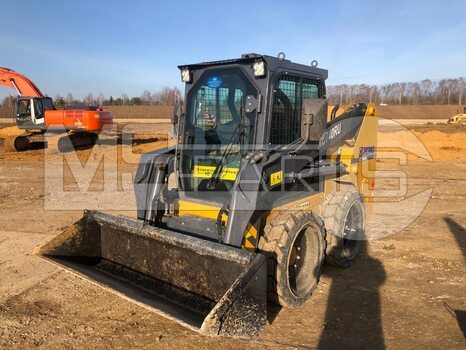Фото: Мини-погрузчик Мини-погрузчик XCMG XC740RU