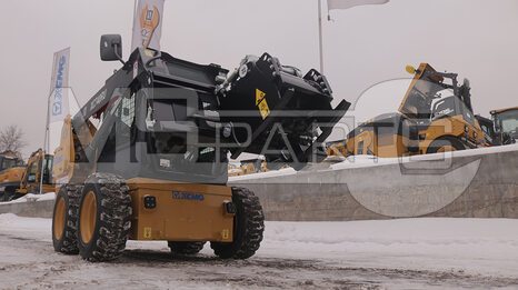Фото: Мини-погрузчик Мини-погрузчик XCMG XC740RU