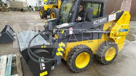 Фото: Мини-погрузчик Мини-погрузчик XCMG XC740RU