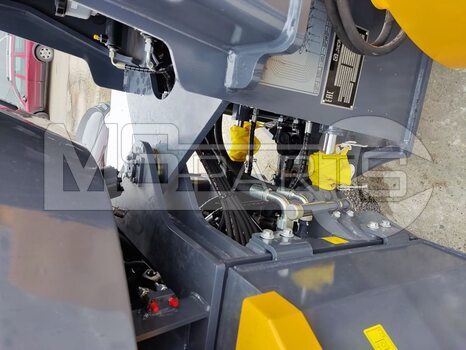 Фото: Крупногабаритный фронтальный погрузчик Фронтальный погрузчик XCMG LW180K