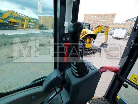 Фото: Гусеничный мини-экскаватор XCMG XE35U