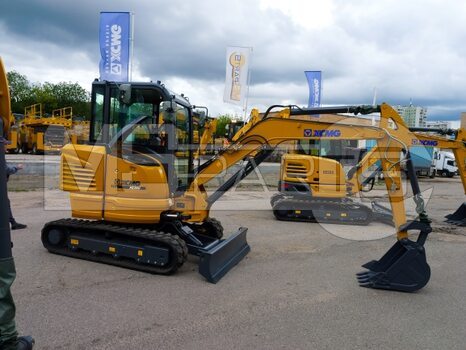 Фото: Гусеничный мини-экскаватор XCMG XE35U