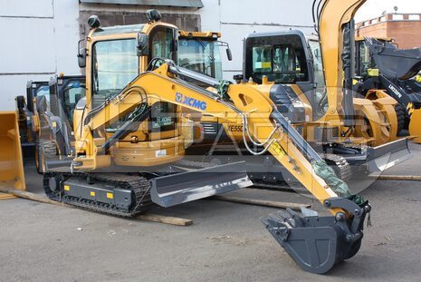 Фото: Гусеничный мини-экскаватор XCMG XE35U