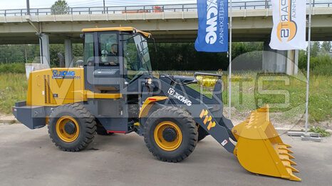 Фото: Крупногабаритный фронтальный погрузчик Фронтальный погрузчик XCMG LW330RU