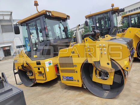 Фото: Каток тандемный XCMG XD83