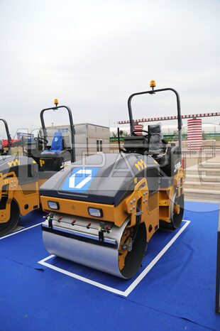 Фото: Мини-каток XCMG XMR303