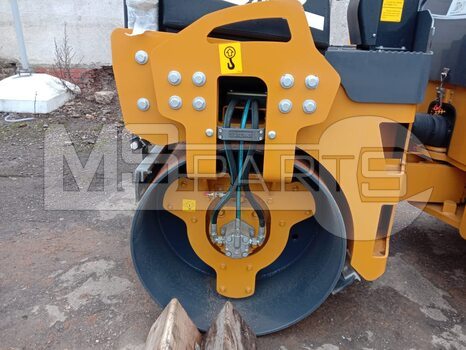 Фото: Дорожный каток XCMG XMR303S