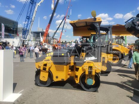Фото: Дорожный каток XCMG XMR353E