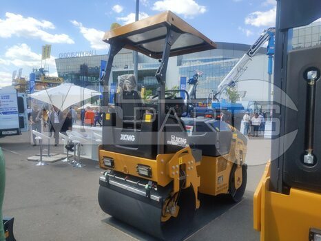 Фото: Дорожный каток XCMG XMR353E