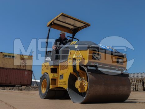 Фото: Мини-каток XCMG XMR403VT