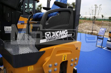 Фото: Мини-каток XCMG XMR403VT