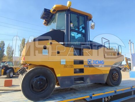 Фото: Дорожный каток XCMG XP163