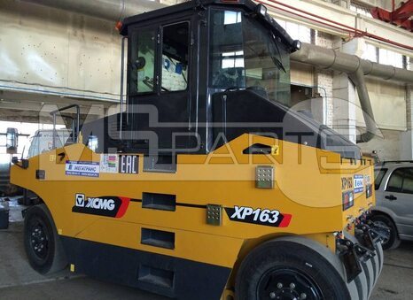 Фото: Дорожный каток XCMG XP163