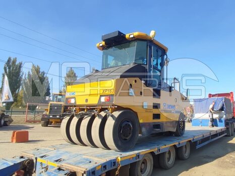 Фото: Дорожный каток XCMG XP163