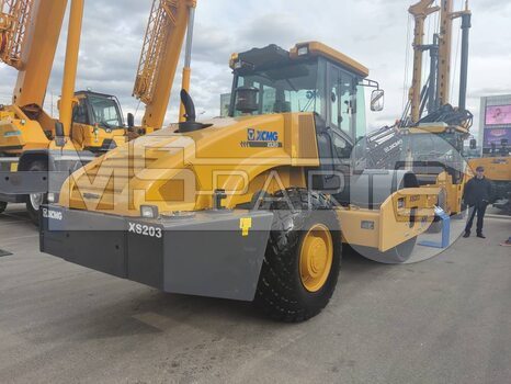Фото: Каток грунтовый XCMG XS203