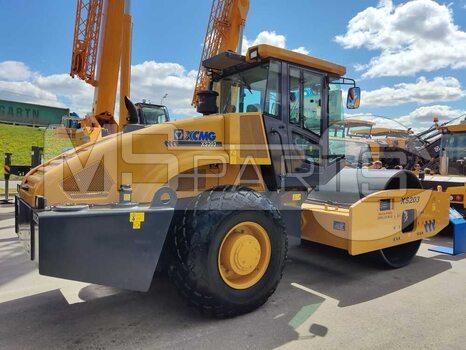 Фото: Каток грунтовый XCMG XS203