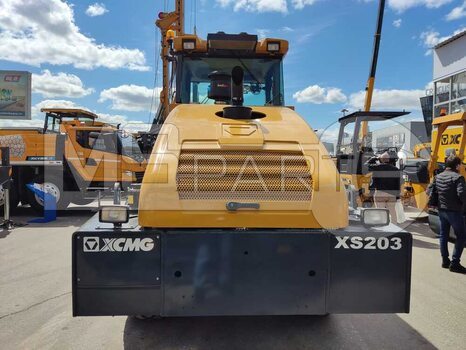 Фото: Каток грунтовый XCMG XS203
