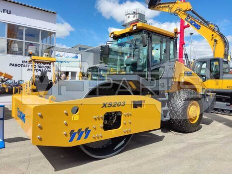 Фото: Каток грунтовый XCMG XS203