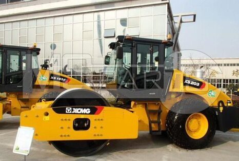 Фото: Каток грунтовый XCMG XS203