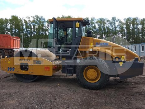 Фото: Каток грунтовый XCMG XS203