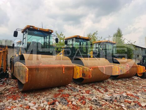 Фото: Каток грунтовый XCMG XS123
