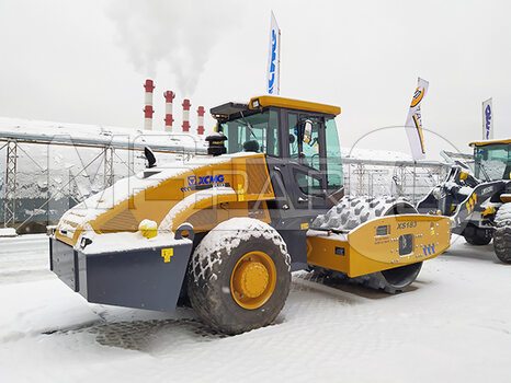Фото: Каток грунтовый XCMG XS183