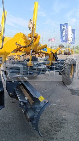 Фото: Автогрейдер XCMG GR215A