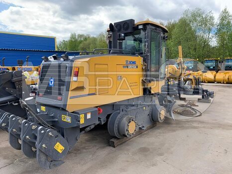 Фото: Автогрейдер XCMG GR2153A