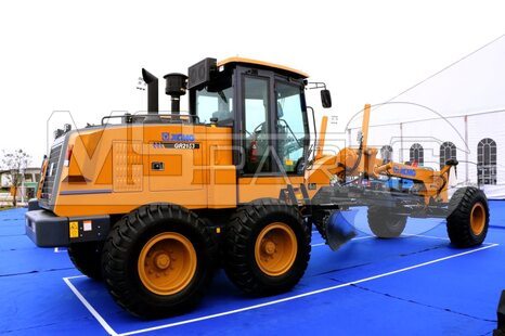 Фото: Автогрейдер XCMG GR2153A