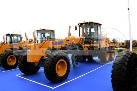 Фото: Автогрейдер XCMG GR2403