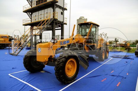Фото: Автогрейдер XCMG GR2405