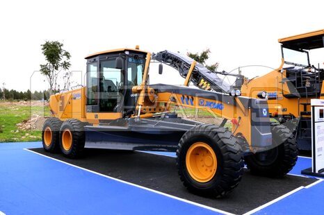 Фото: Автогрейдер XCMG GR2405