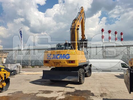 Фото: Колесный экскаватор XCMG XE210WD
