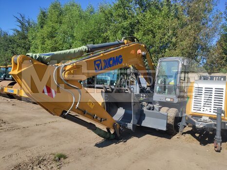 Фото: Колесный экскаватор XCMG XE210WD