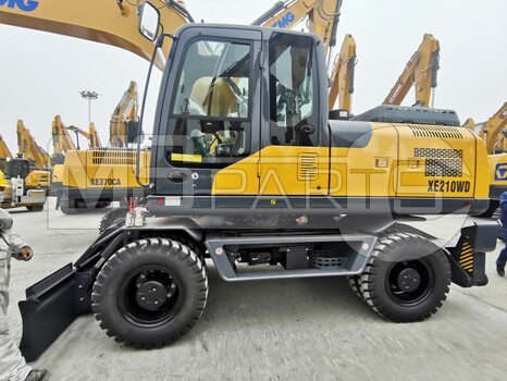 Фото: Колесный экскаватор XCMG XE210WD