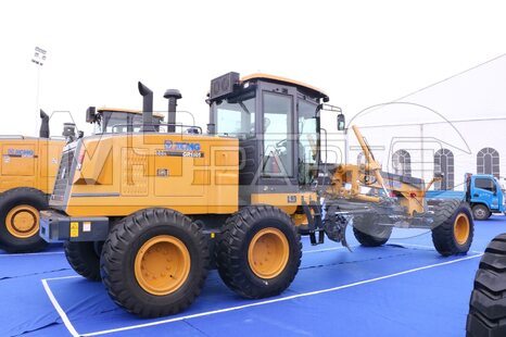 Фото: Автогрейдер XCMG GR1805