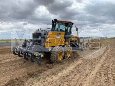 Фото: Автогрейдер XCMG GR1805