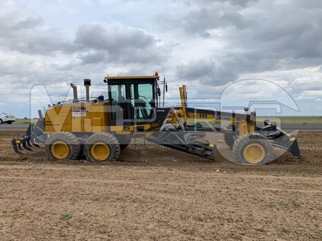 Фото: Автогрейдер XCMG GR1805