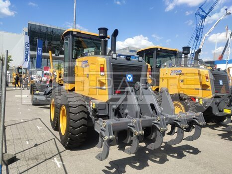 Фото: Автогрейдер XCMG GR1805