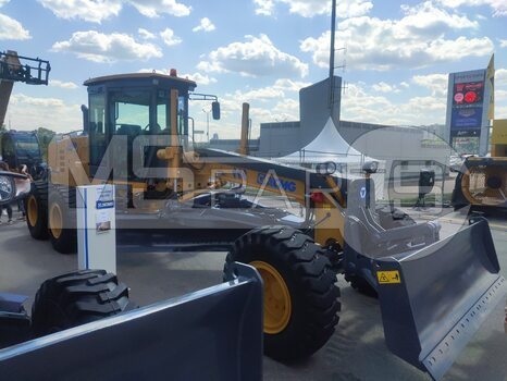 Фото: Автогрейдер XCMG GR1805
