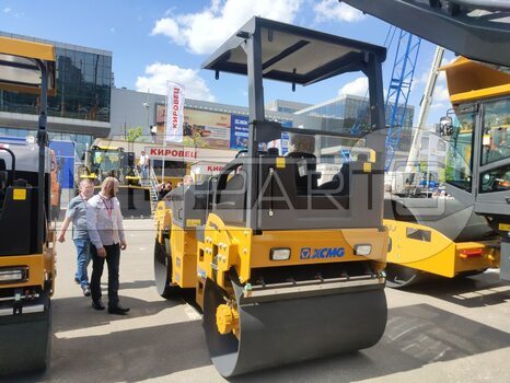 Фото: Каток дорожный XCMG XMR603