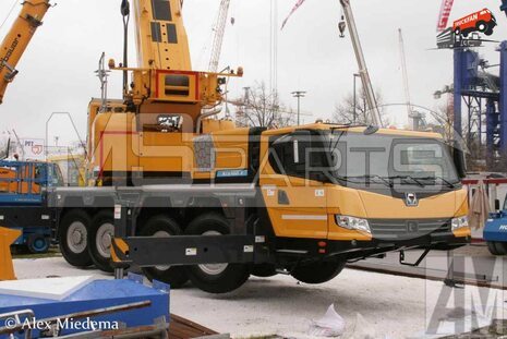 Фото: Вседорожный автокран XCMG XCA100