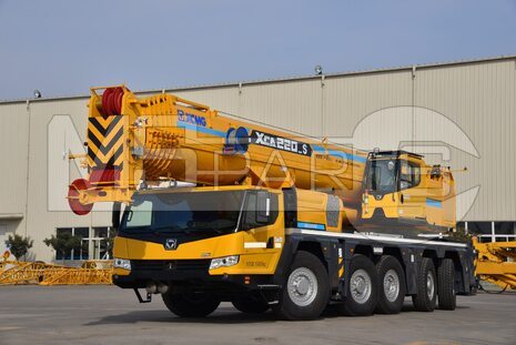Фото: Вседорожный автокран XCMG XCA220